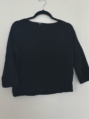 Black Uniqlo Waffle 3/4 Sleeve Top
